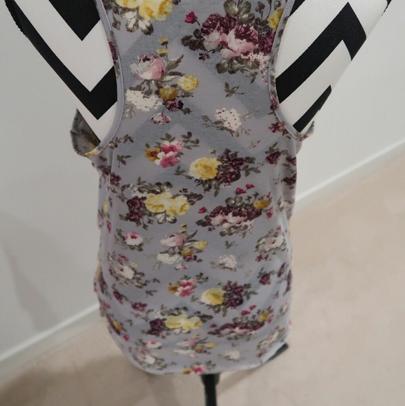 Layered Front Floral Sleeveless Top - Picture 6 of 7
